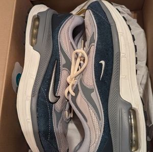 Nike Air Max Bliss 8.5 women like new